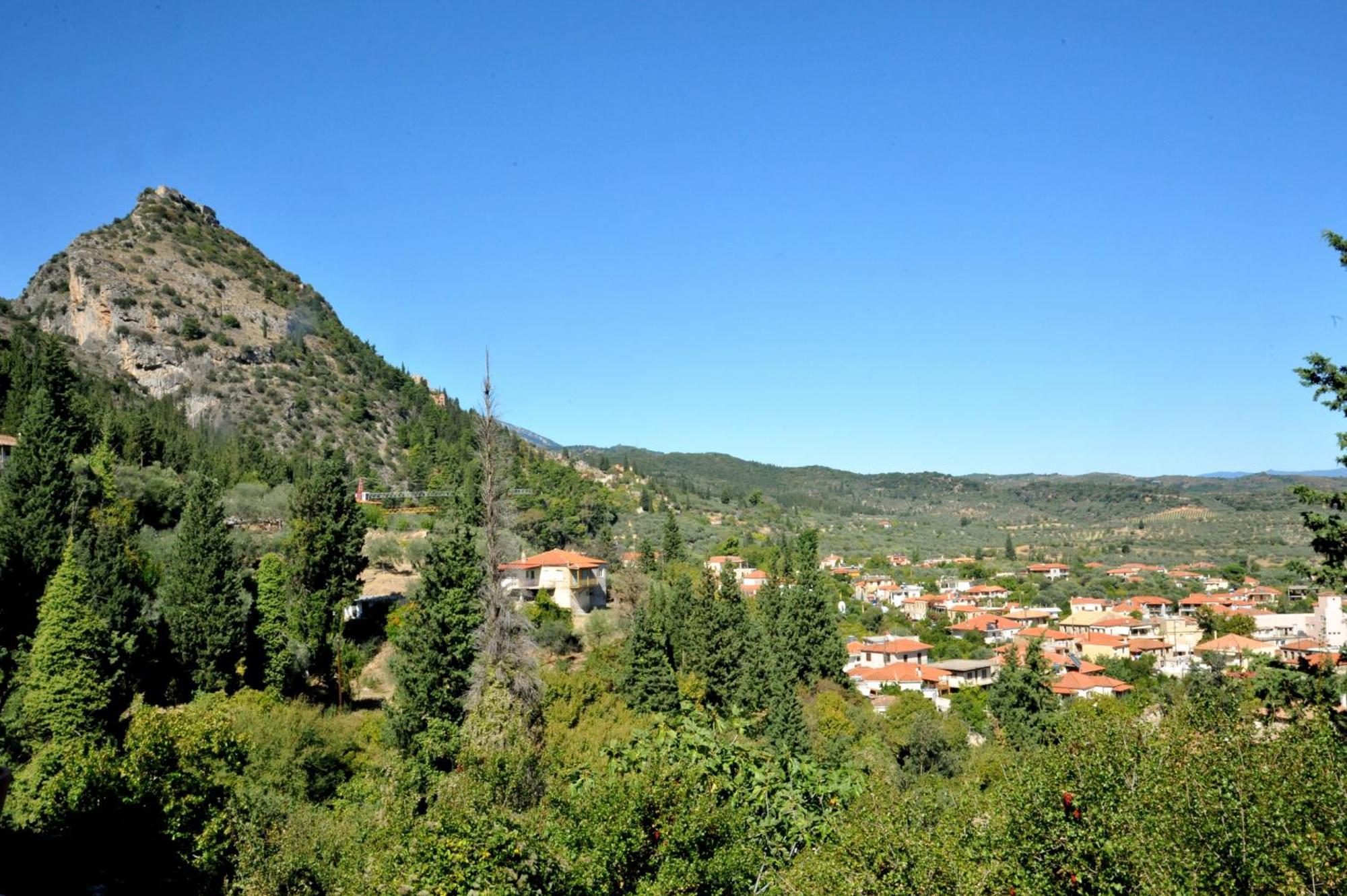 Apartament Elegant Stone Mansion In Historic Mistra Zewnętrze zdjęcie